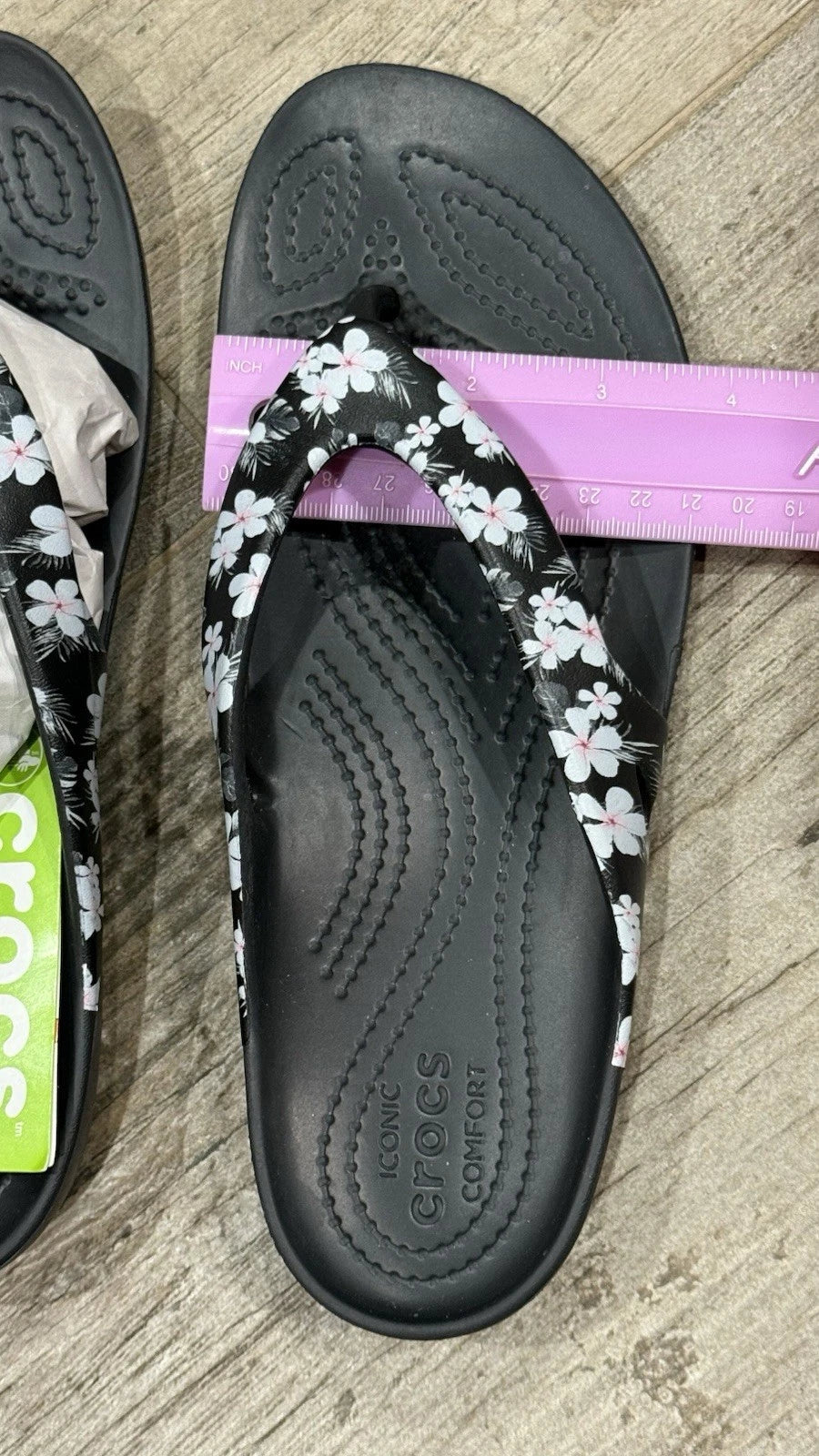 NEW CROCS W7 KADEE II TROPICAL FLORAL / BLACK FLIP.  RELAXED FIT. STYLE 205635