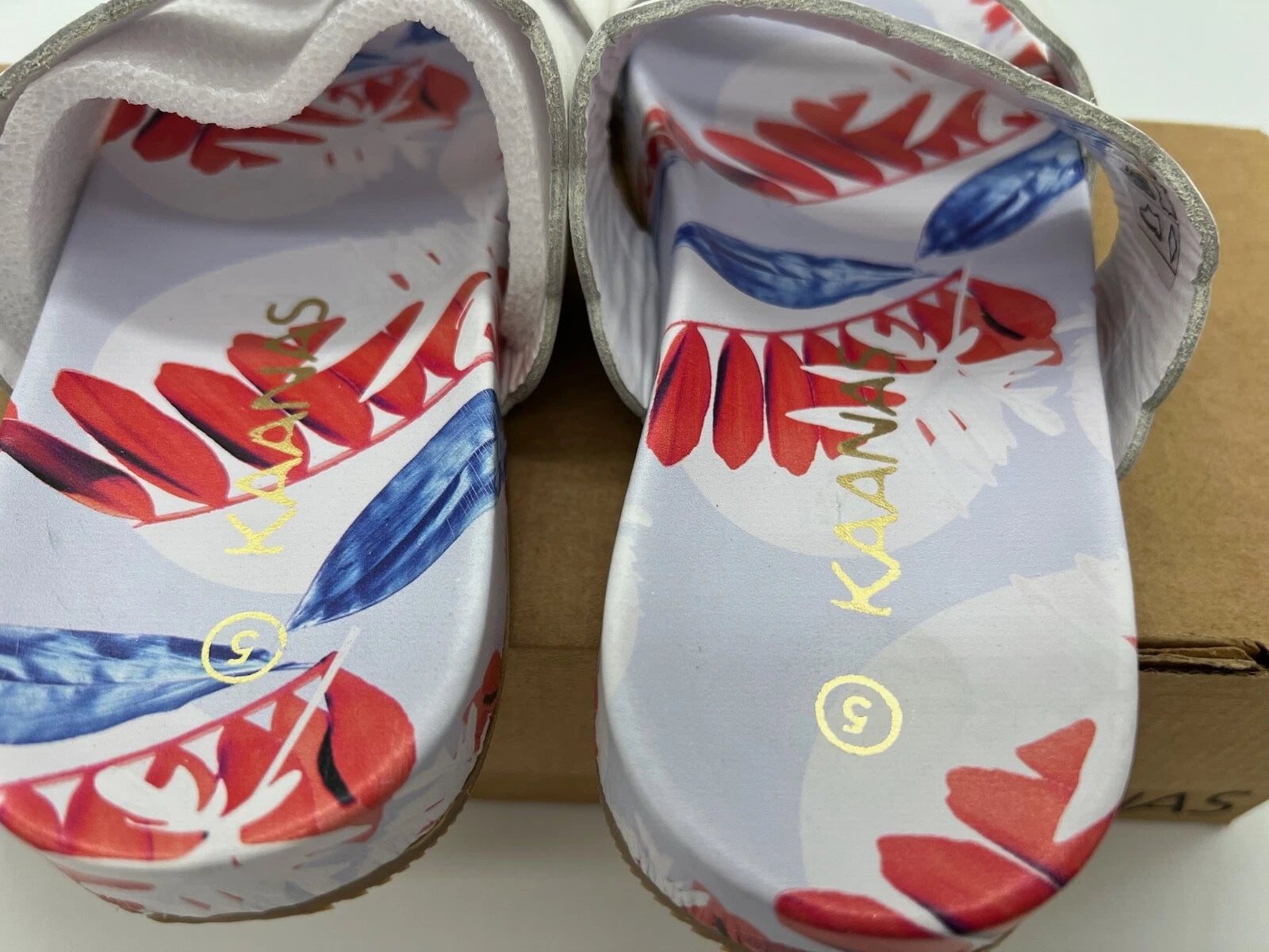 KAANAS Women's Pattaya Scalloped Pool Slide Fashion Sandal, white, 5 M US