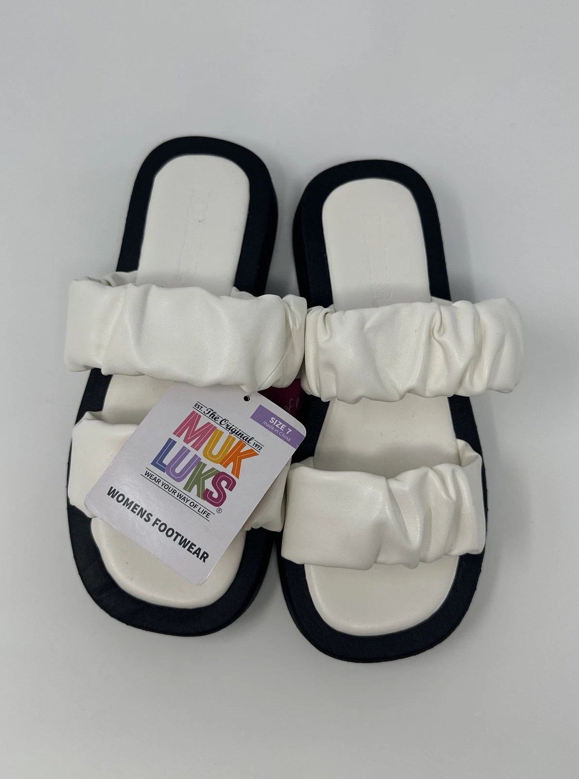 MUK LUKS Women's Club South Beach Sandals -White/Black Size 7