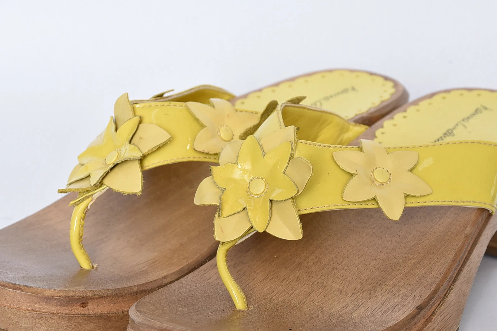 Hanna Andersson Womens Sz 39 Leather Yellow Flower Attache Wooden Heel Sandals