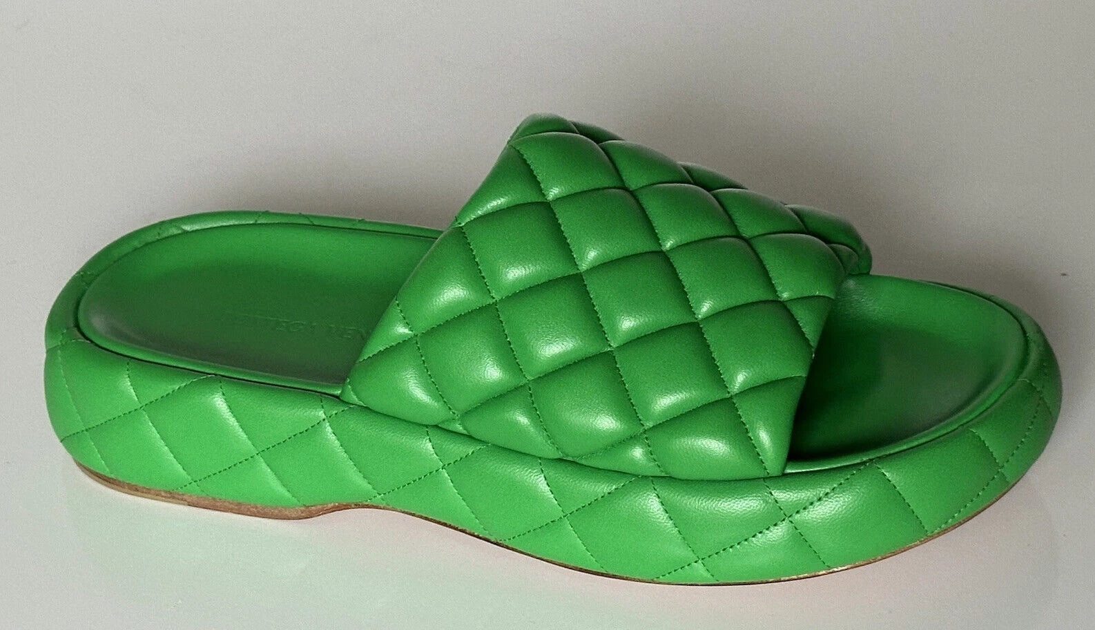 NIB $1450 Bottega Veneta Green Quilted Leather Padded Sandals 10 US 708885 IT
