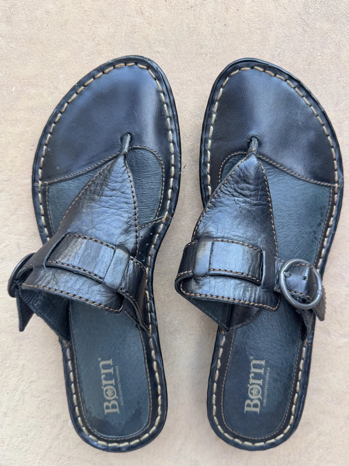 Born Handcrafted Black Leather Comfort Thong Sandals Adjustable Strap sz 8, 39