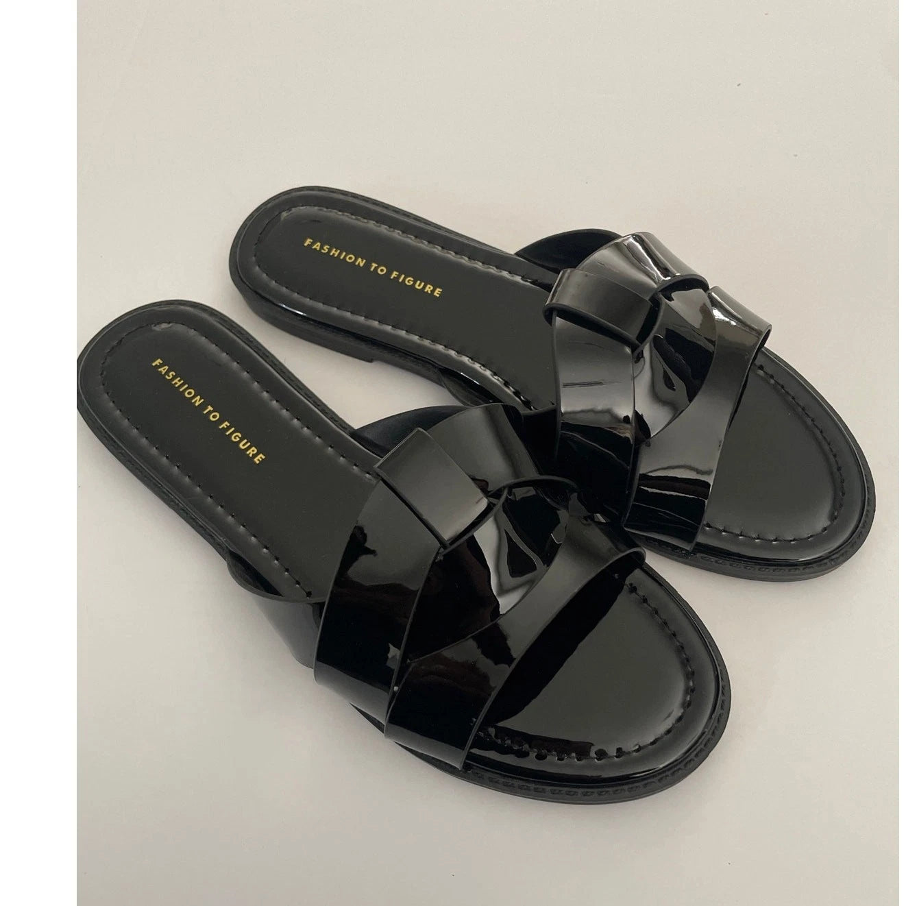 Fashion To Figure Women's Tiana Flat Sandal - 9 Wide Width New