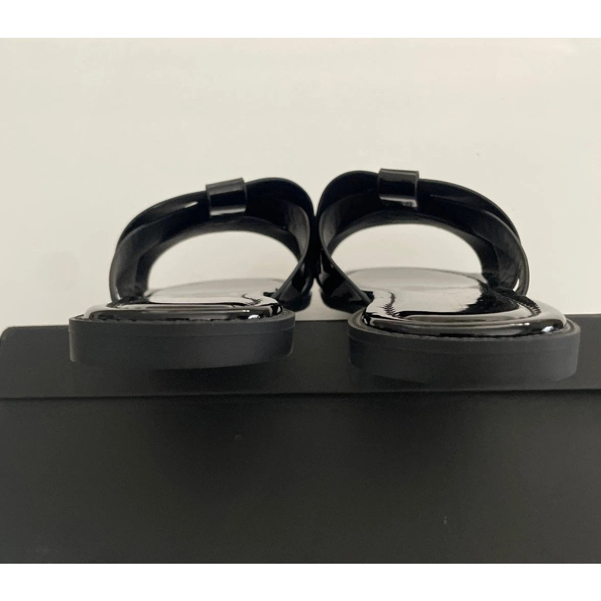 Fashion To Figure Women's Tiana Flat Sandal - 9 Wide Width New