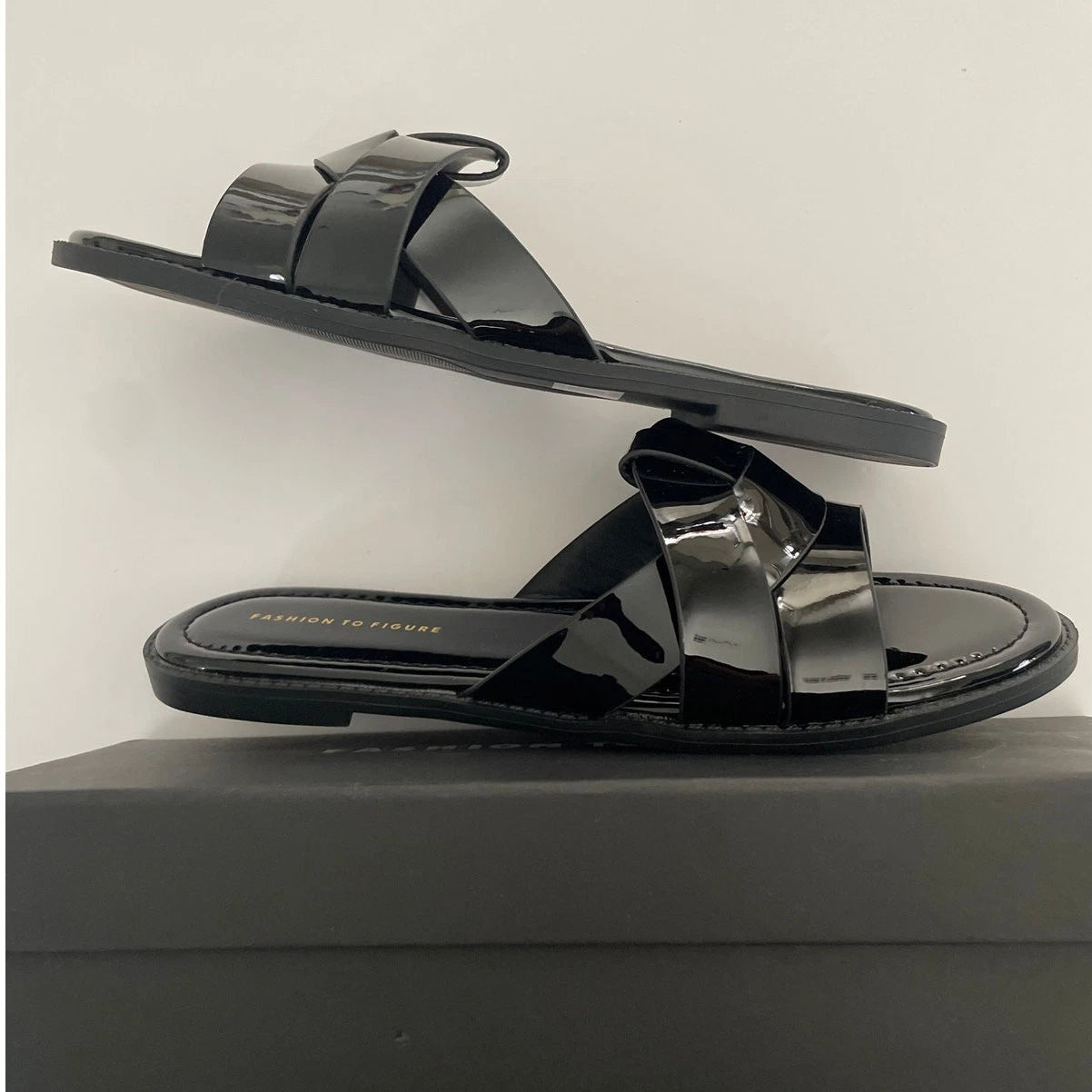 Fashion To Figure Women's Tiana Flat Sandal - 9 Wide Width New