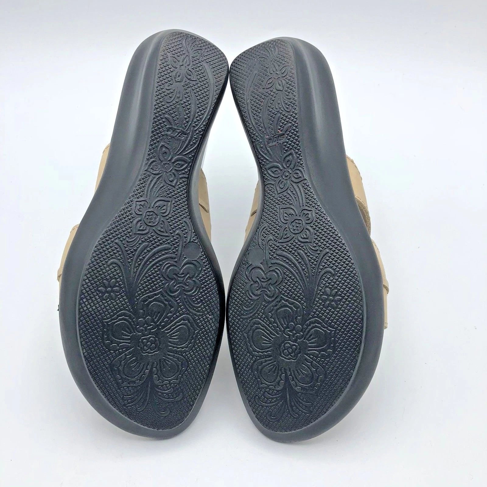 Jessica Style and Comfort Women Beige Suede Slide Sandal Shoe Size 8B Pre Owned