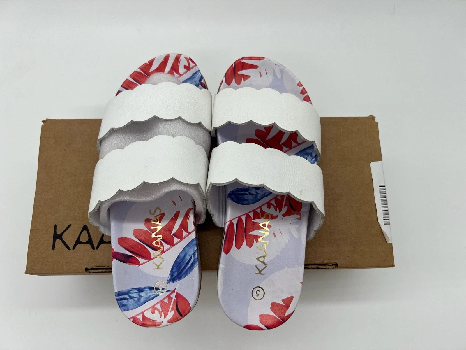 KAANAS Women's Pattaya Scalloped Pool Slide Fashion Sandal, white, 5 M US