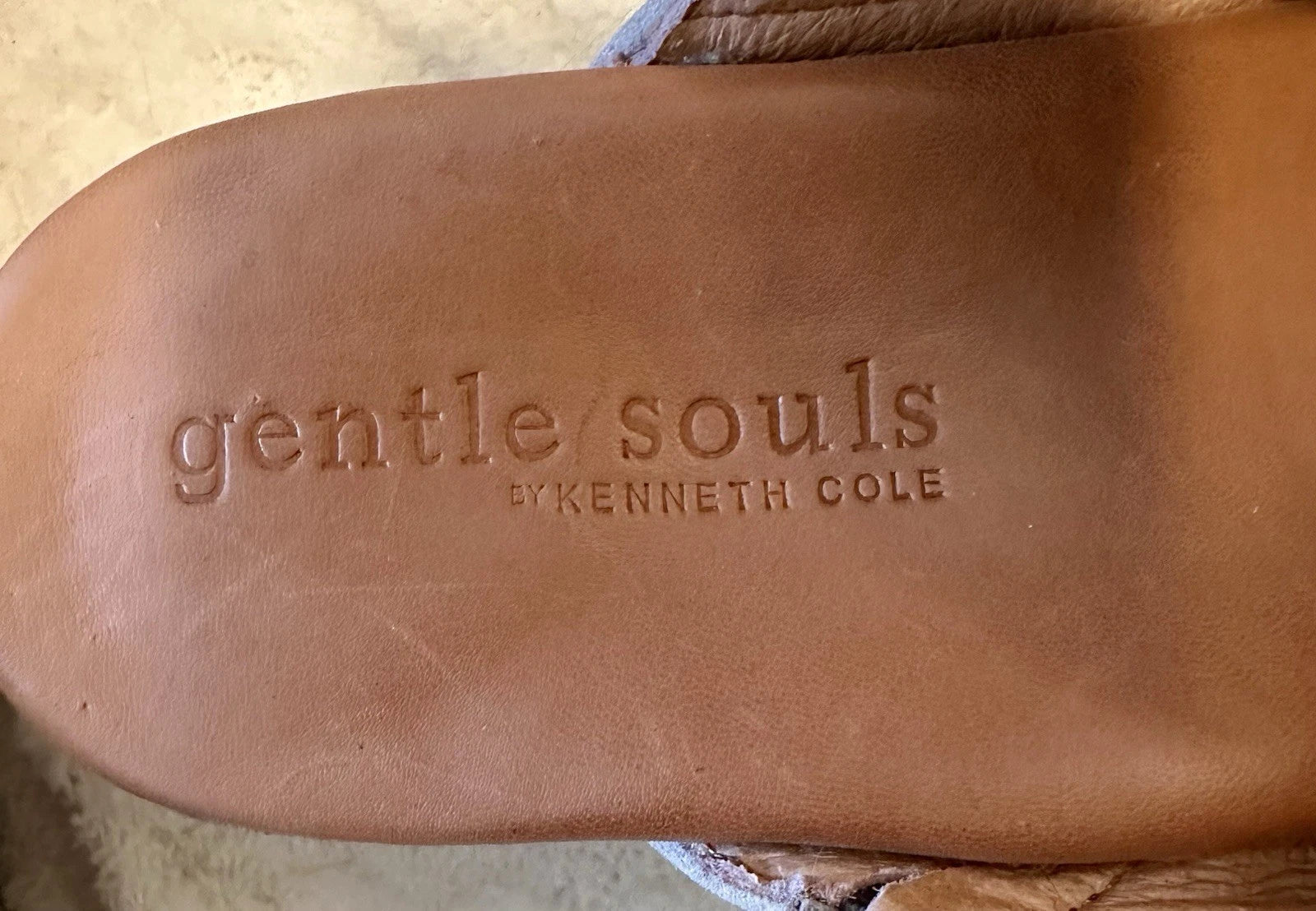 Gentle Souls Mikenzie Suede Platform Sandals Cream Sz 11 Criss Cross Straps EUC