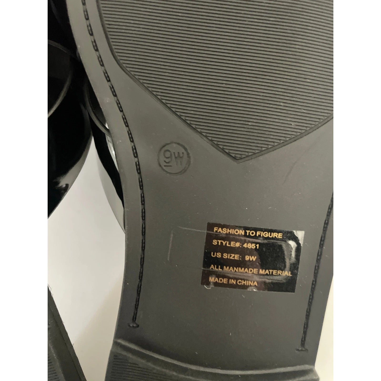 Fashion To Figure Women's Tiana Flat Sandal - 9 Wide Width New