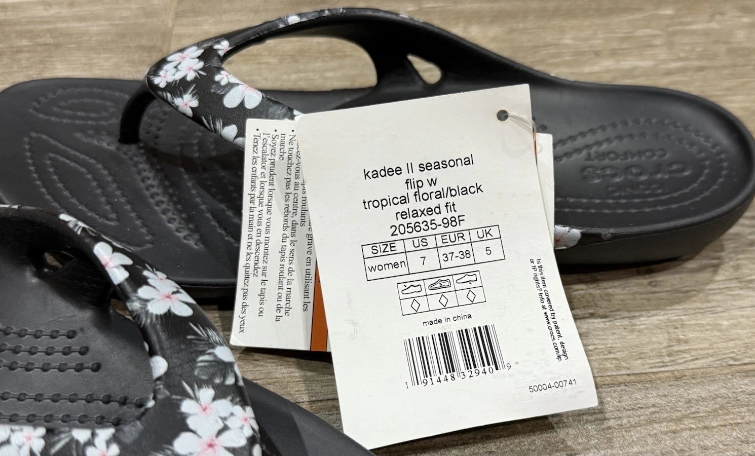 NEW CROCS W7 KADEE II TROPICAL FLORAL / BLACK FLIP.  RELAXED FIT. STYLE 205635