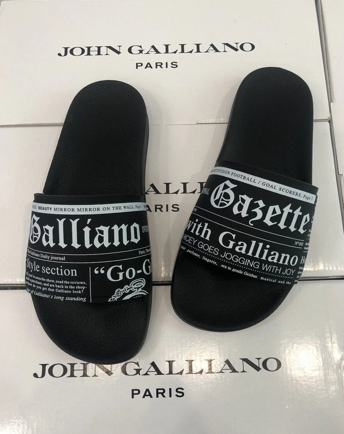 JOHN GALLIANO PARIS Newspaper Gazette Sea Sandals Beach Pool Slides EU 39 *Italy
