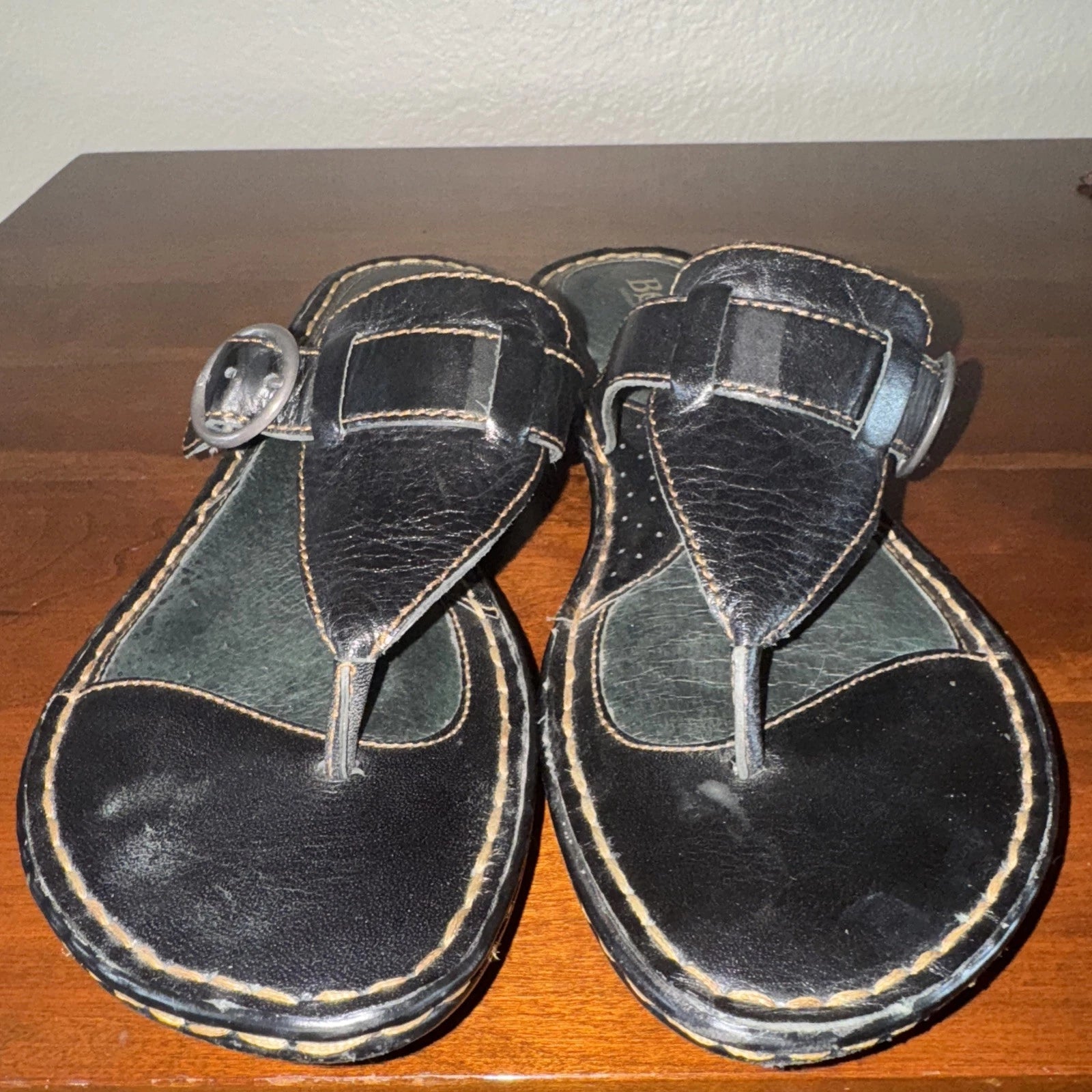 Born Handcrafted Black Leather Comfort Thong Sandals Adjustable Strap sz 8, 39