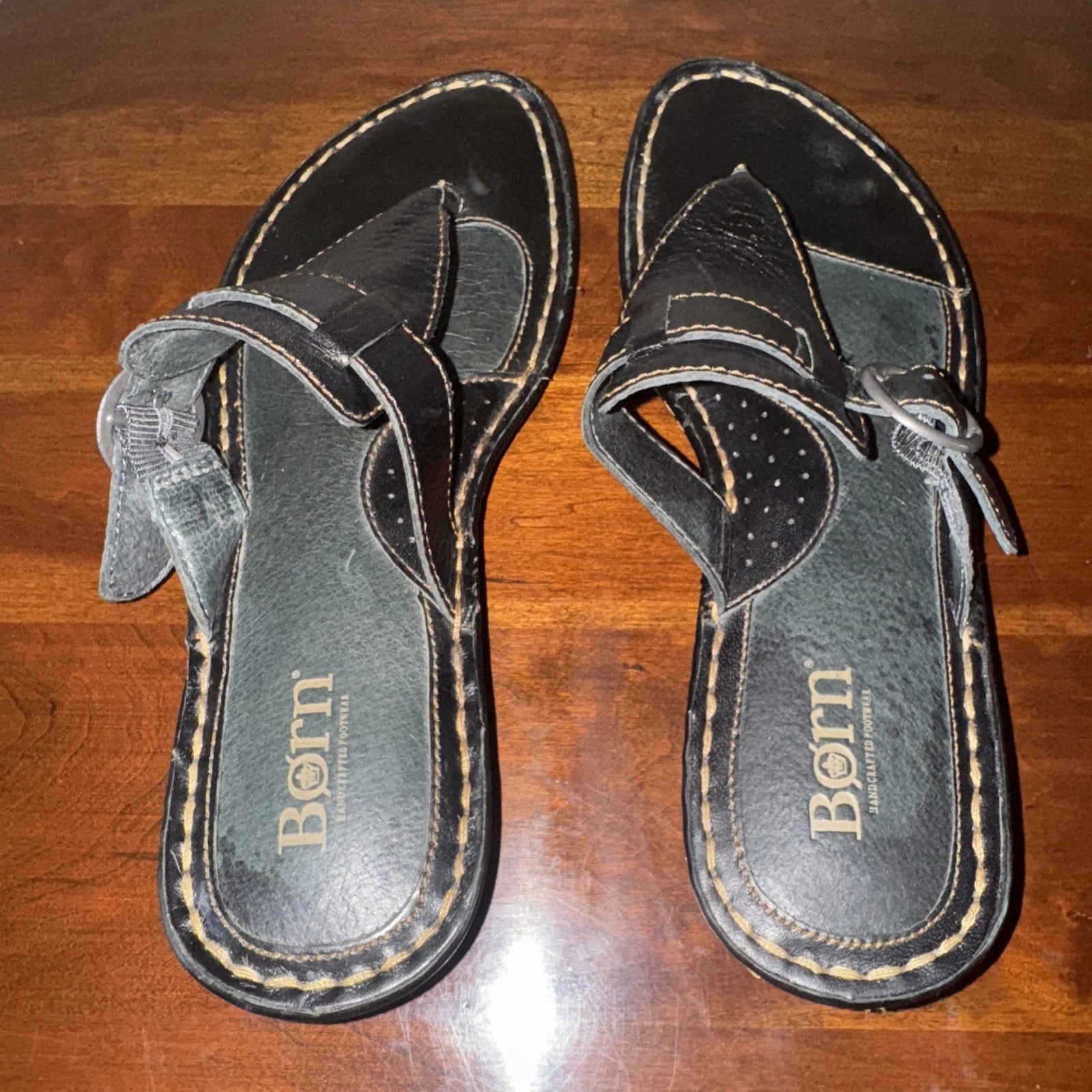 Born Handcrafted Black Leather Comfort Thong Sandals Adjustable Strap sz 8, 39