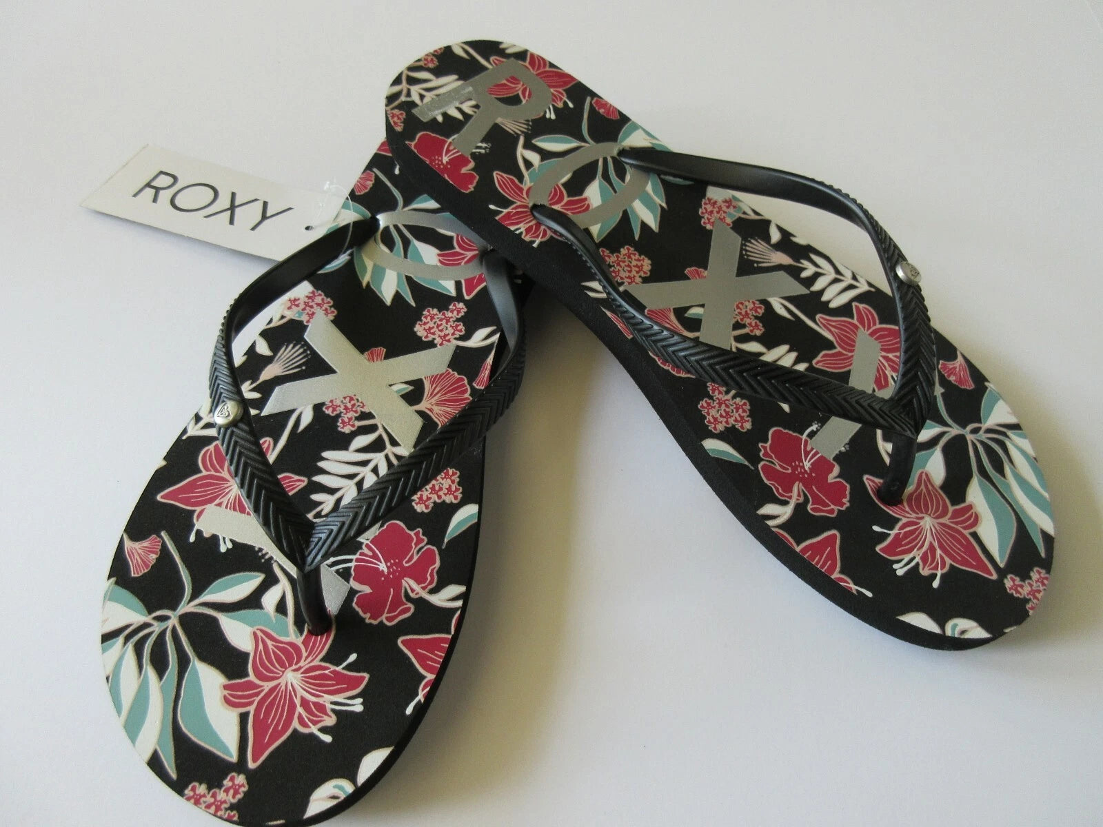 Roxy Women's Flip Flop Sandal Guppy Style Black Floral With Silver Lettering New