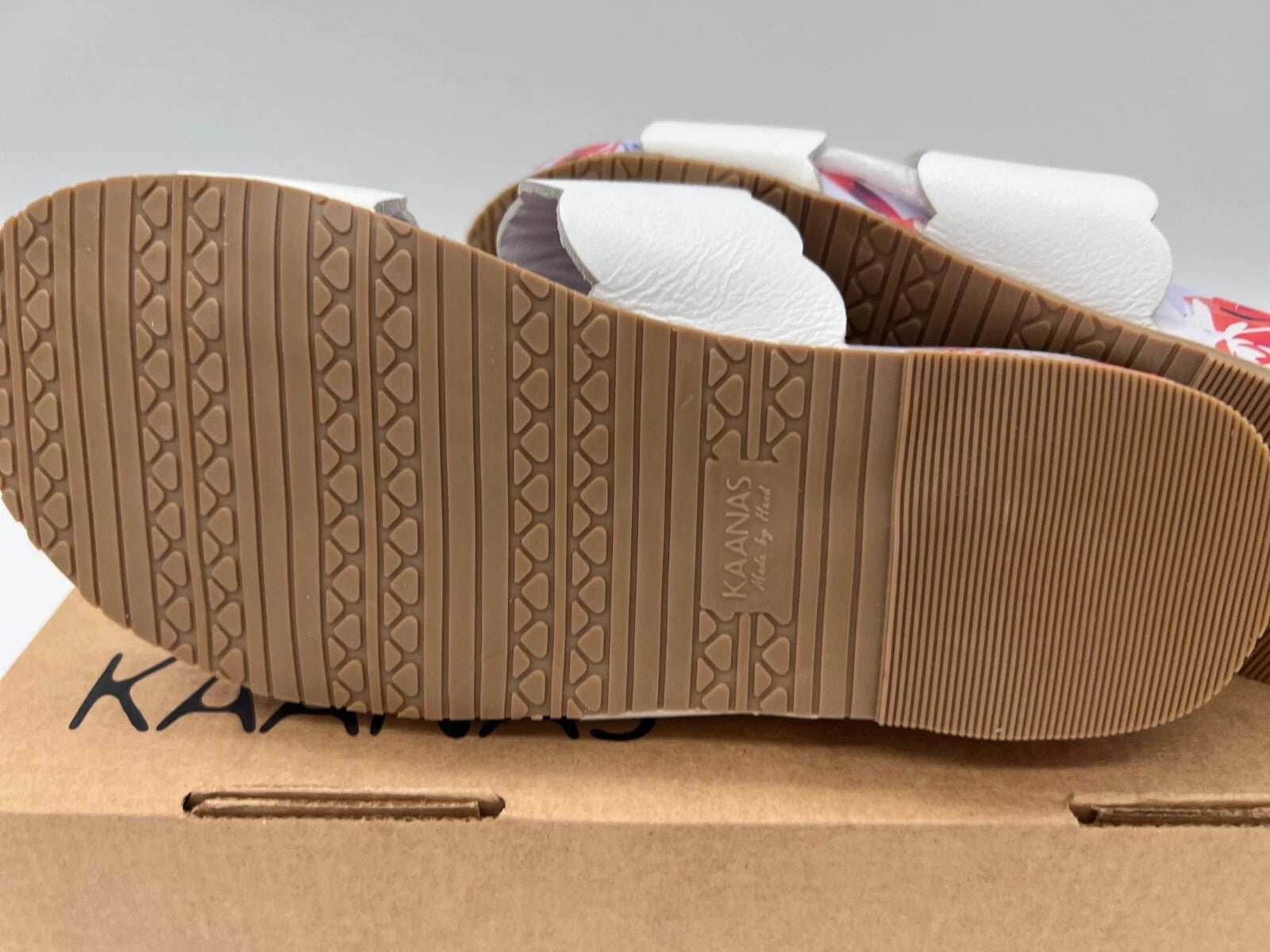 KAANAS Women's Pattaya Scalloped Pool Slide Fashion Sandal, white, 5 M US