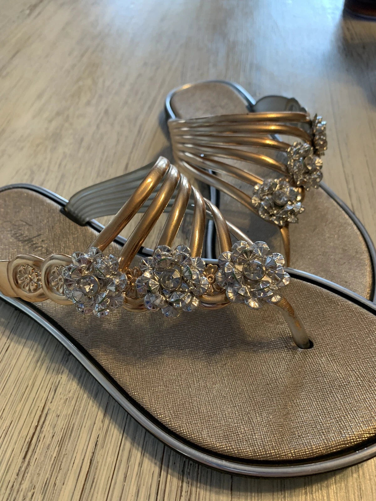 Summer Bling Sandles Flip Flops Womens Size 7.5  Sz EUR 40 Gold Silver Black