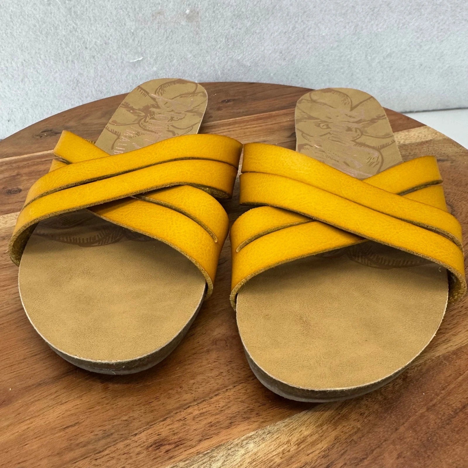 Blowfish Malibu Yellow Criss Cross Sandals Slides Comfort Casual Size 10