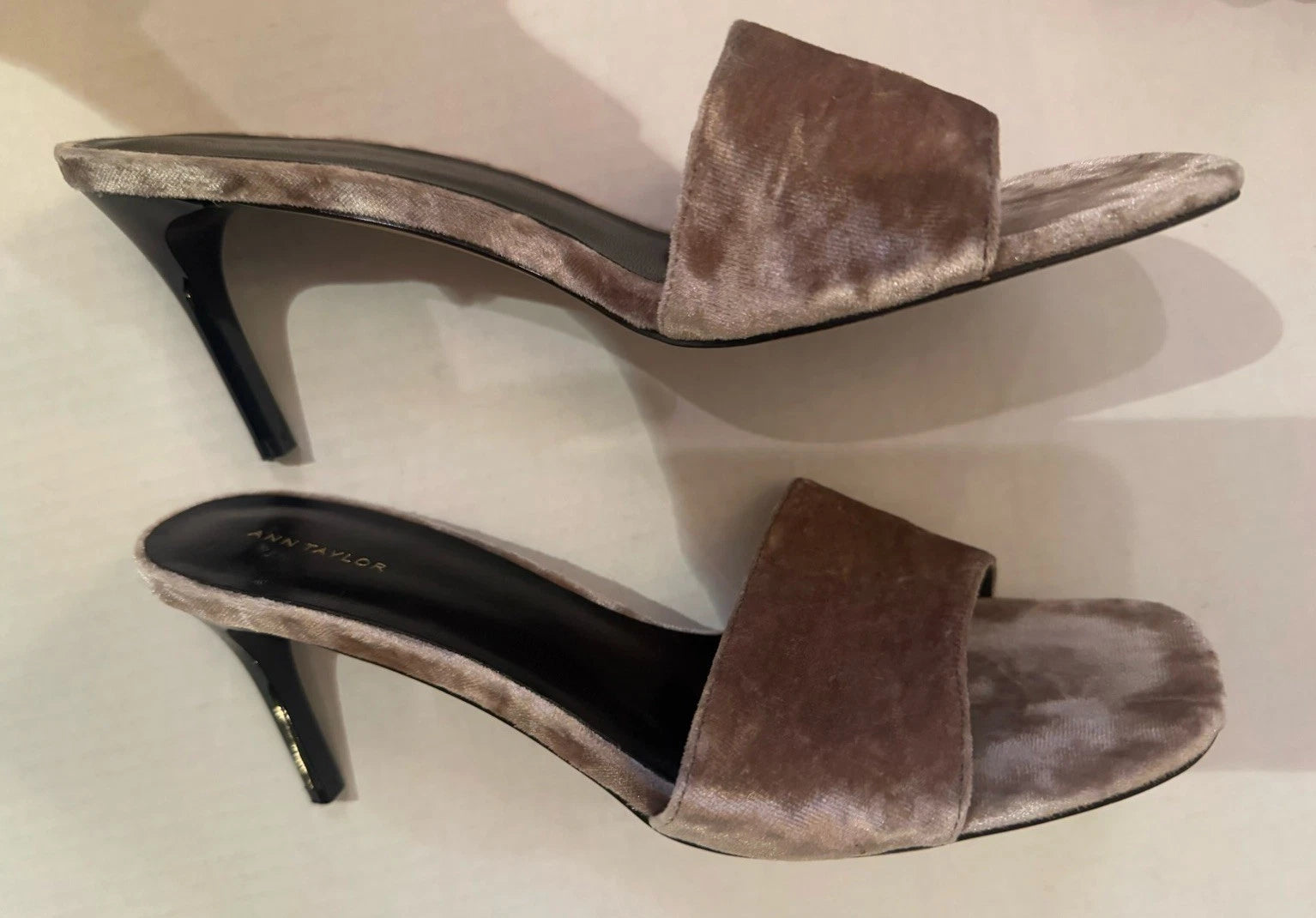 Ann Taylor Women’s Velvet Mule Sandals 3” Stilettos Bronze Size 9, Spring Sexy