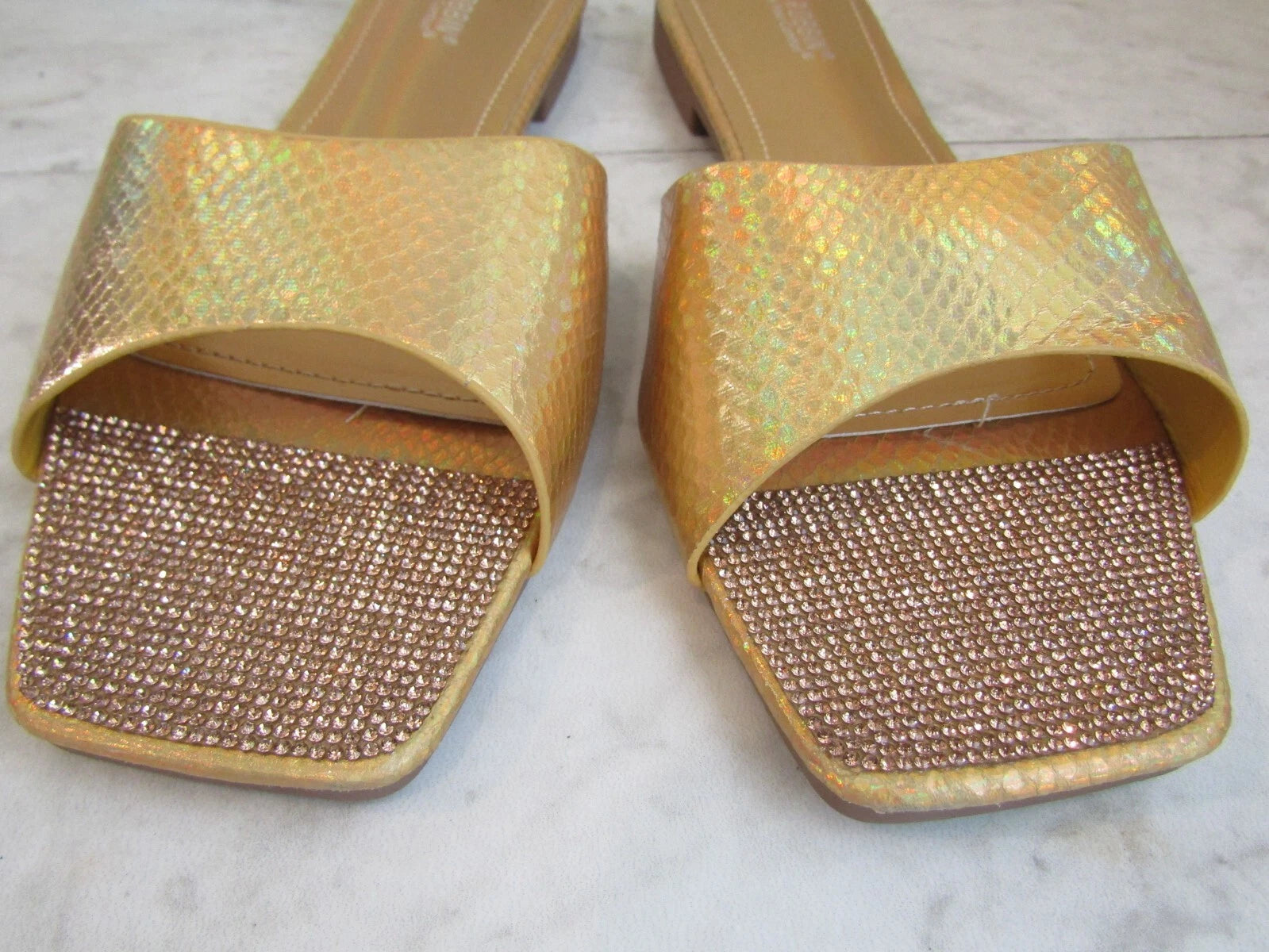 NIB Cape Robbin Seya Gold Shimmer Wide Strap Slides Sandal Shoes Women's Size 11