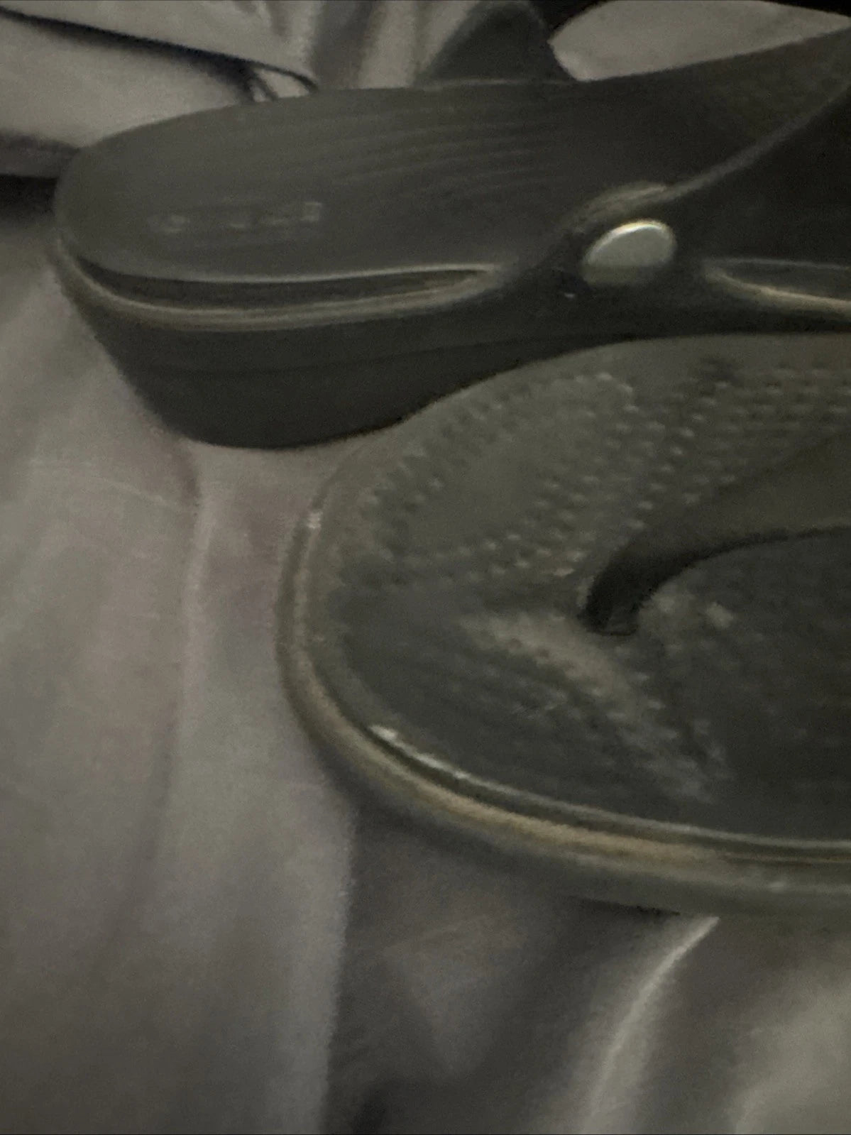 Crocs Sanrah Sandals Women Sz 8 Black Slip Thong Style Faux Metal Ring See Pics