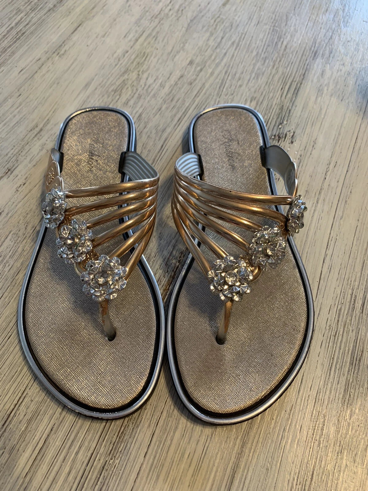 Summer Bling Sandles Flip Flops Womens Size 7.5  Sz EUR 40 Gold Silver Black