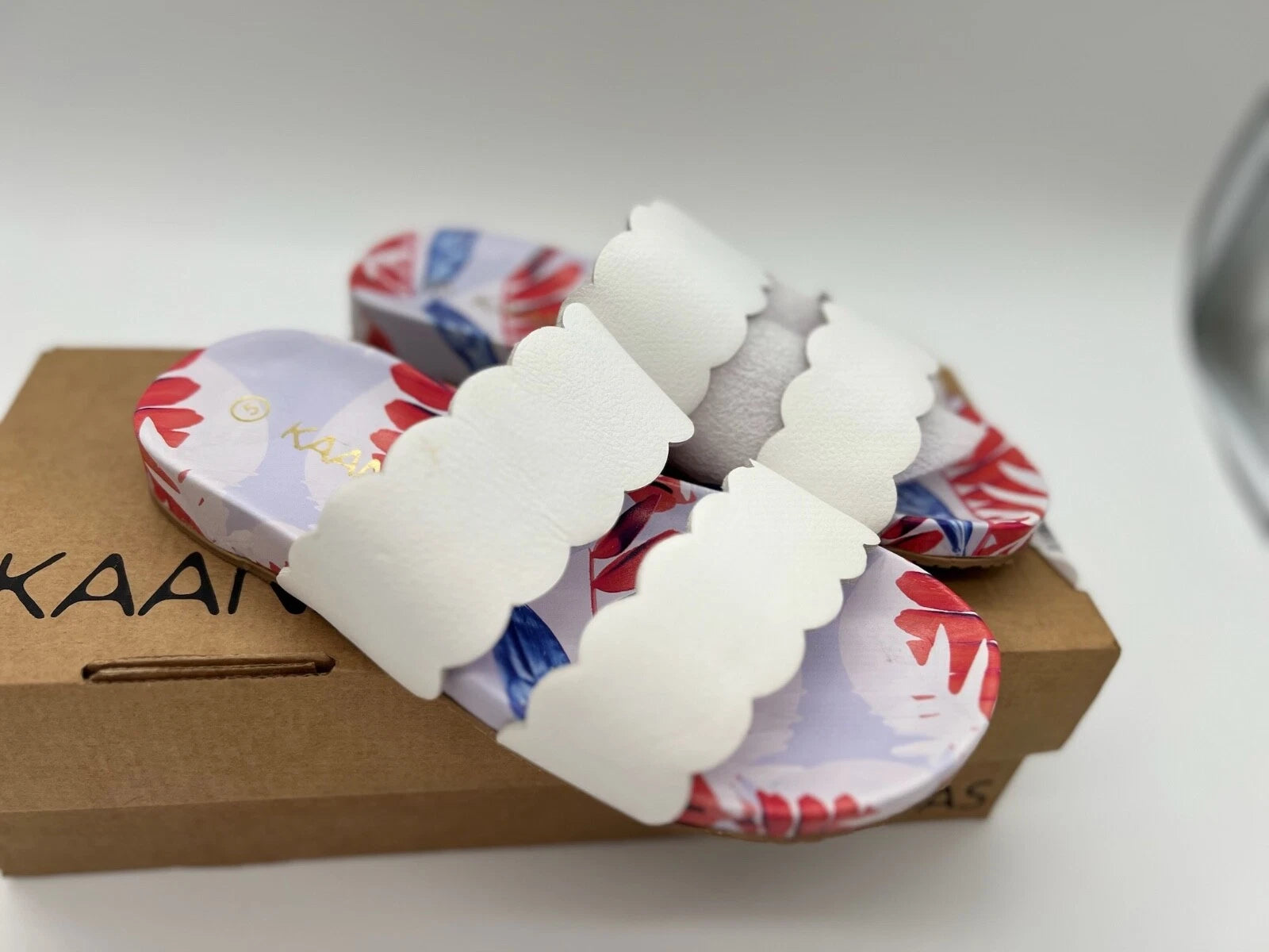 KAANAS Women's Pattaya Scalloped Pool Slide Fashion Sandal, white, 5 M US