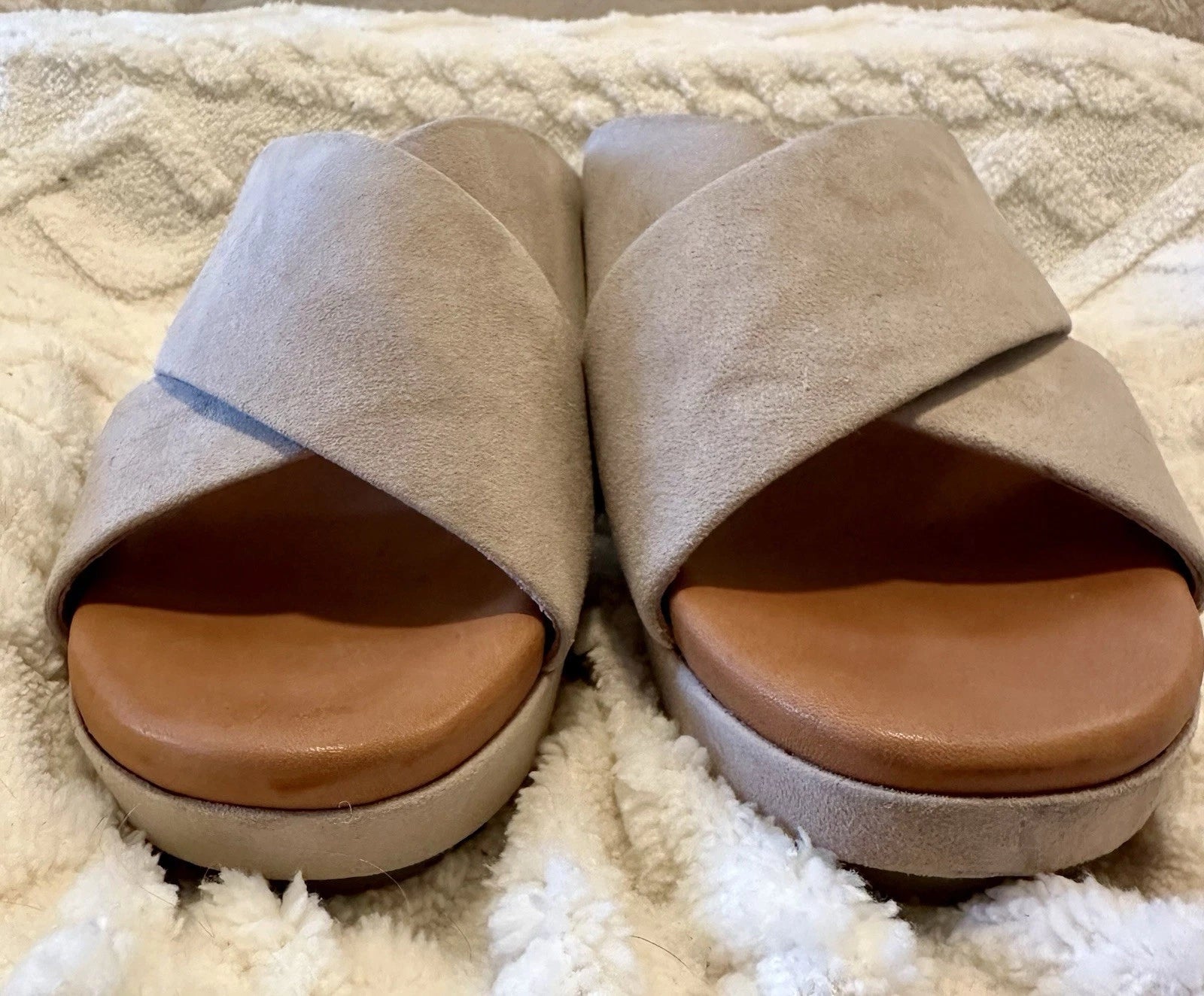 Gentle Souls Mikenzie Suede Platform Sandals Cream Sz 11 Criss Cross Straps EUC