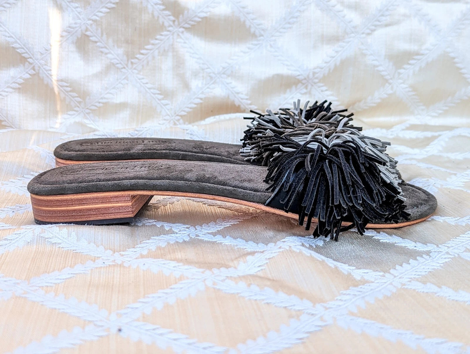 NEW SHERIDAN MIA SUMMER Gray Suede Tassel Fringe POM POM Slide Sandals Wms Sz 37