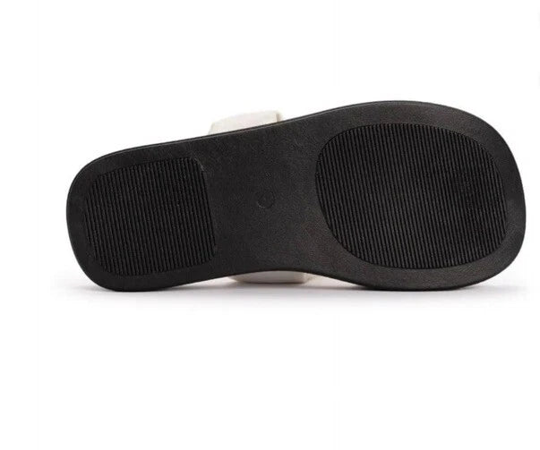 MUK LUKS Women's Club South Beach Sandals -White/Black Size 7