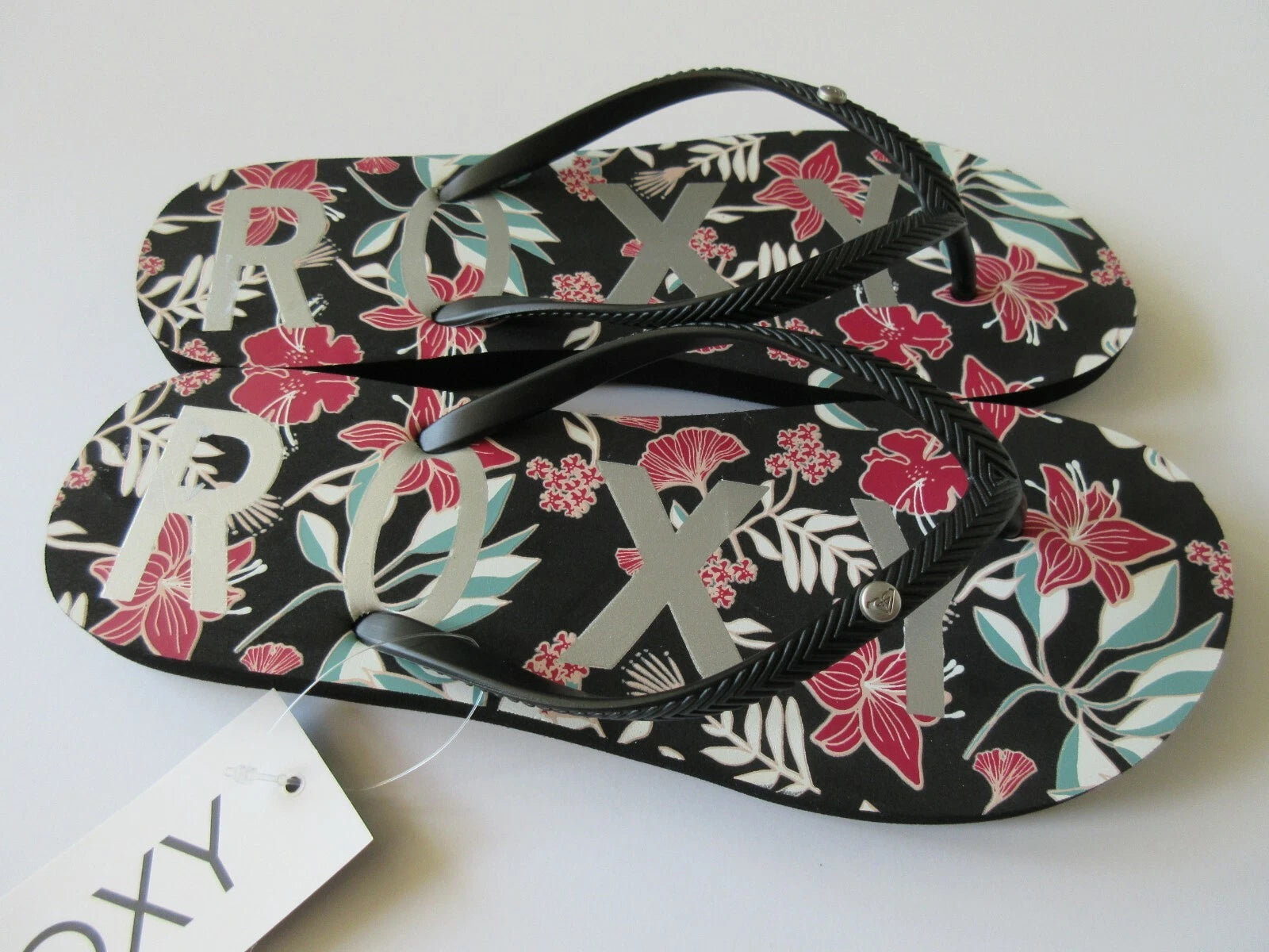 Roxy Women's Flip Flop Sandal Guppy Style Black Floral With Silver Lettering New