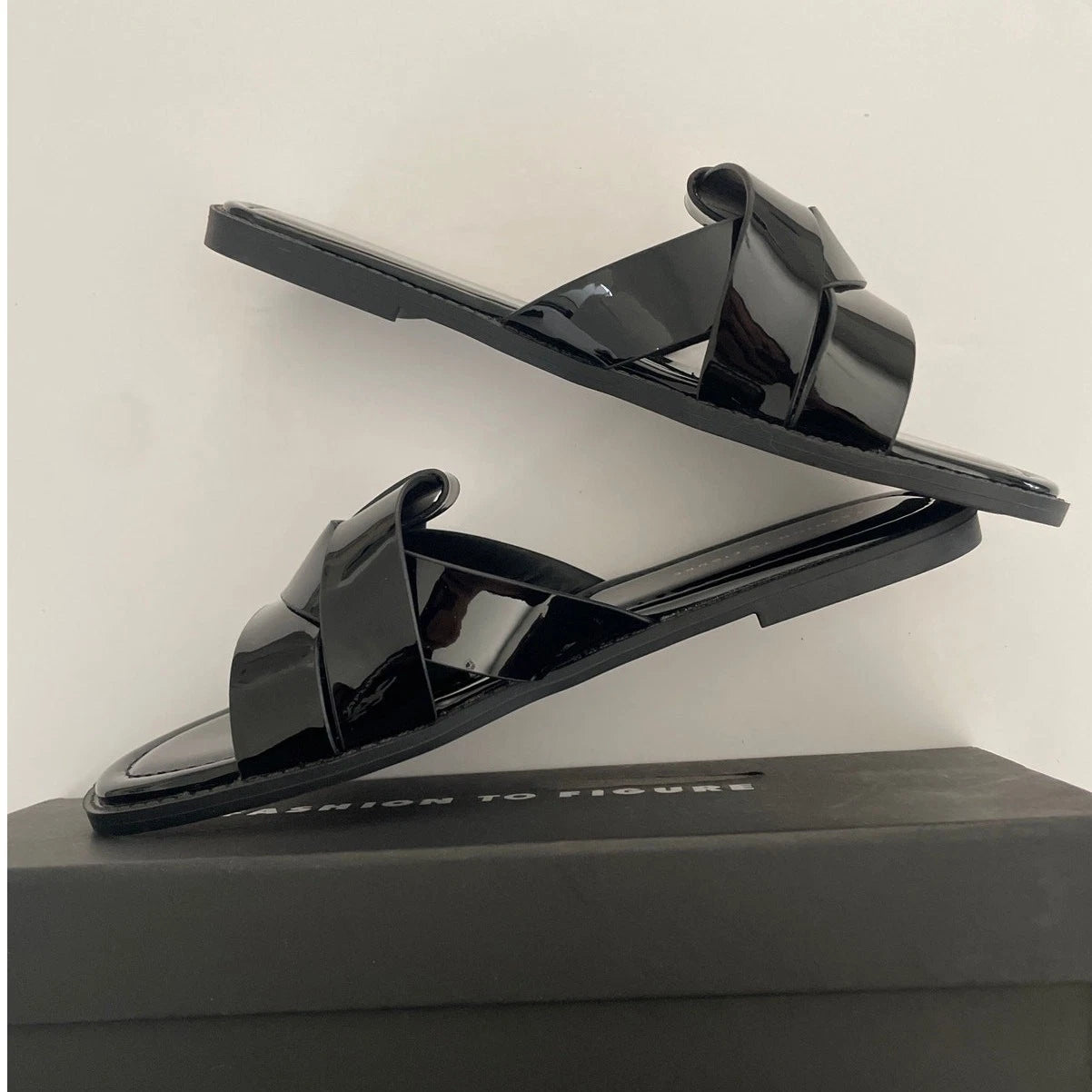 Fashion To Figure Women's Tiana Flat Sandal - 9 Wide Width New