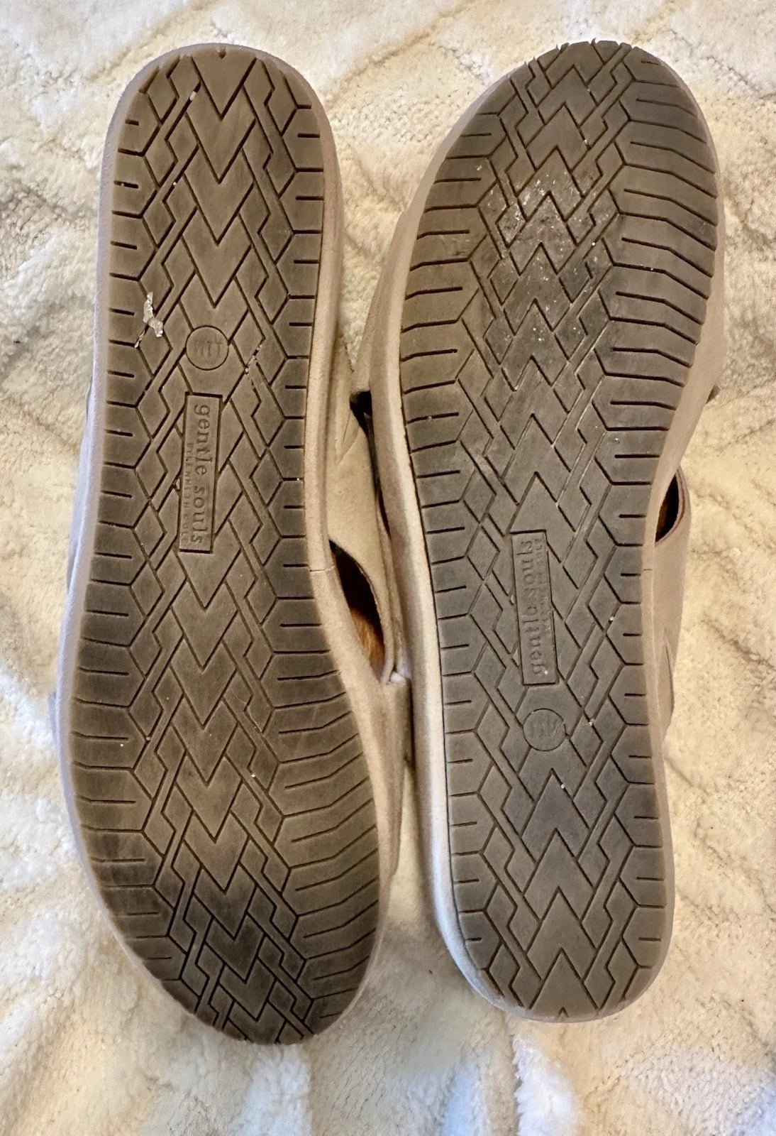 Gentle Souls Mikenzie Suede Platform Sandals Cream Sz 11 Criss Cross Straps EUC