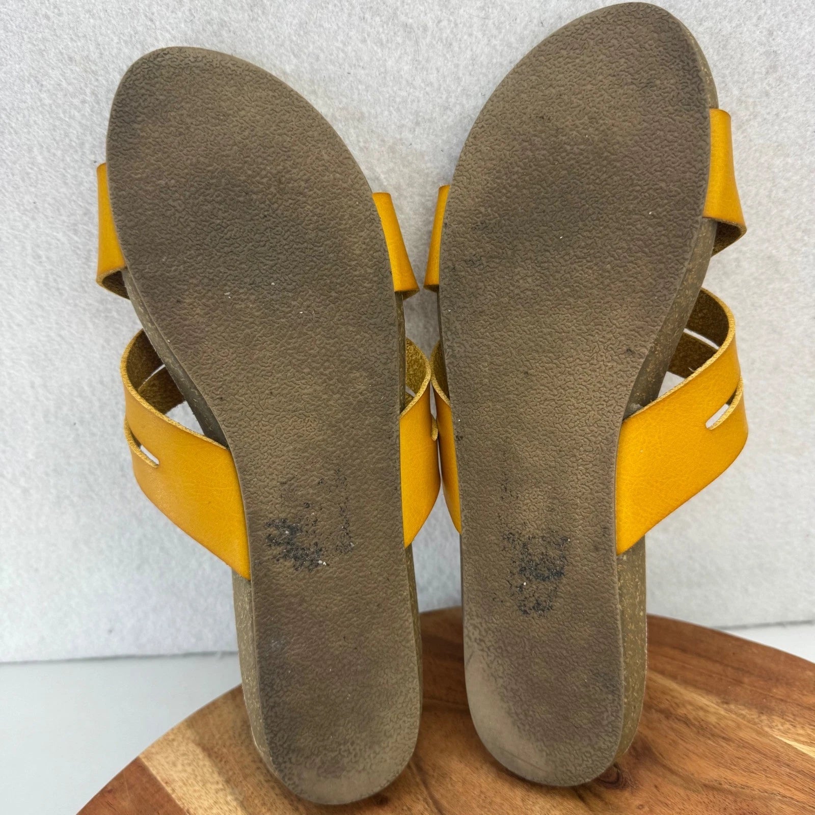 Blowfish Malibu Yellow Criss Cross Sandals Slides Comfort Casual Size 10