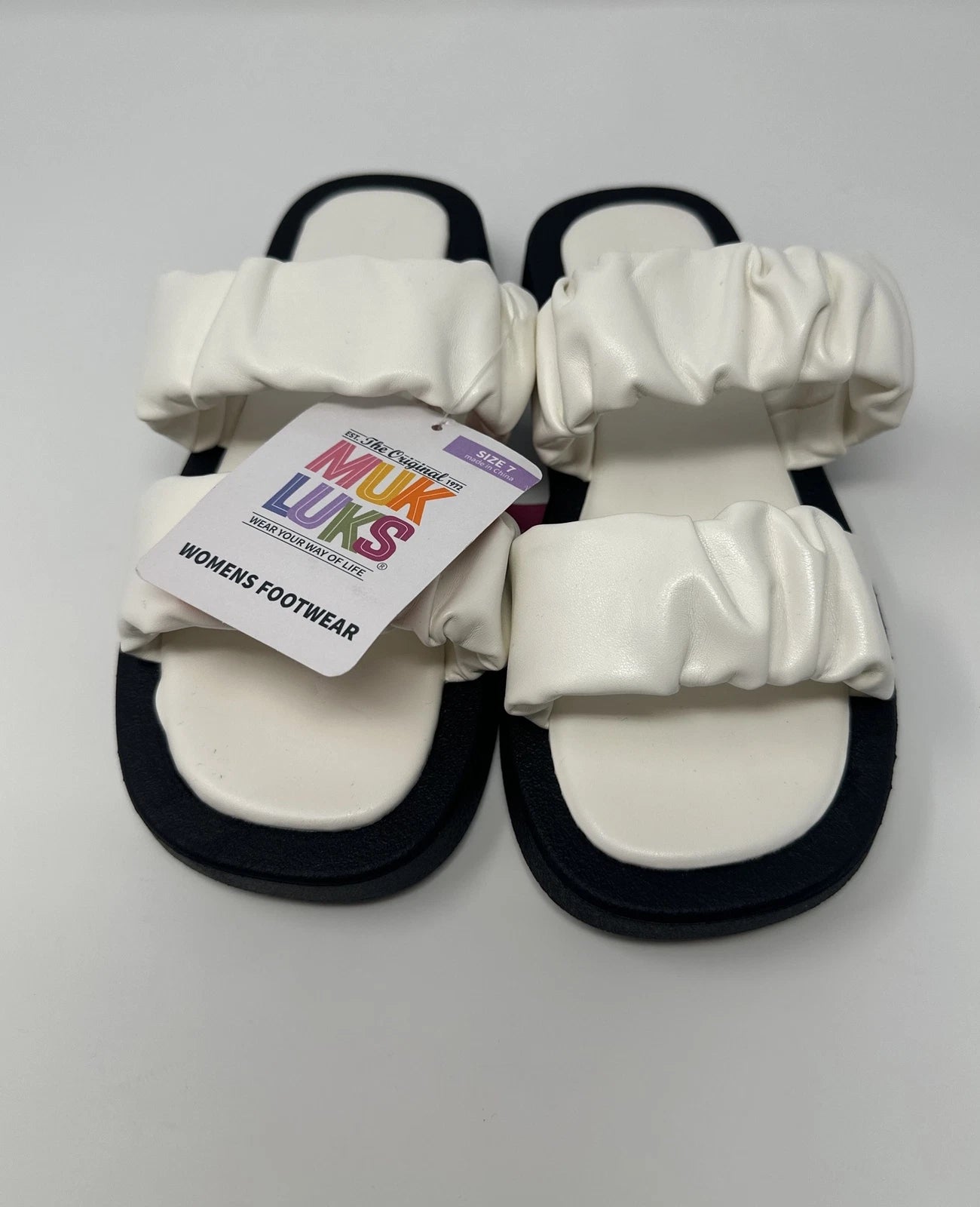 MUK LUKS Women's Club South Beach Sandals -White/Black Size 7