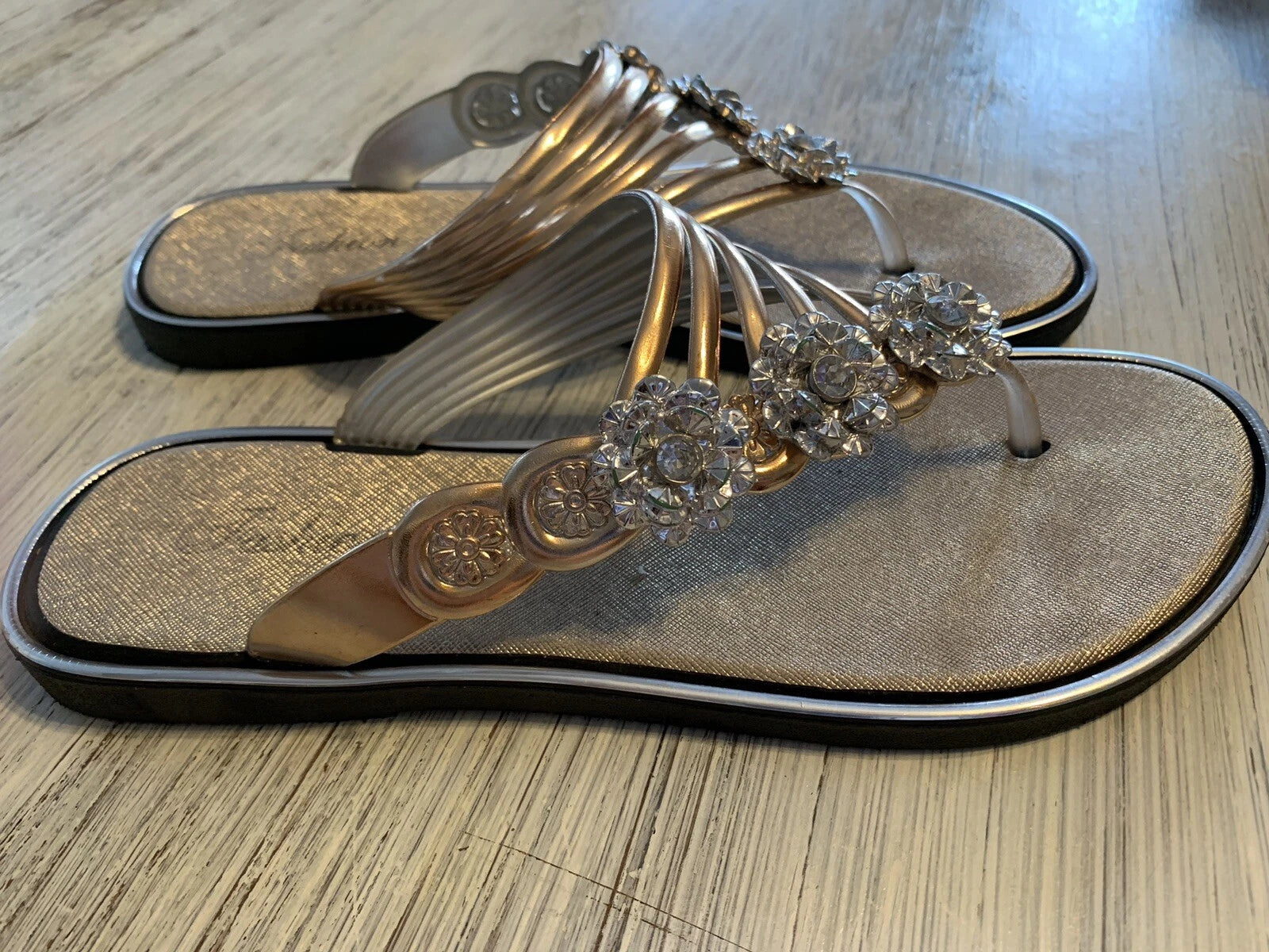 Summer Bling Sandles Flip Flops Womens Size 7.5  Sz EUR 40 Gold Silver Black