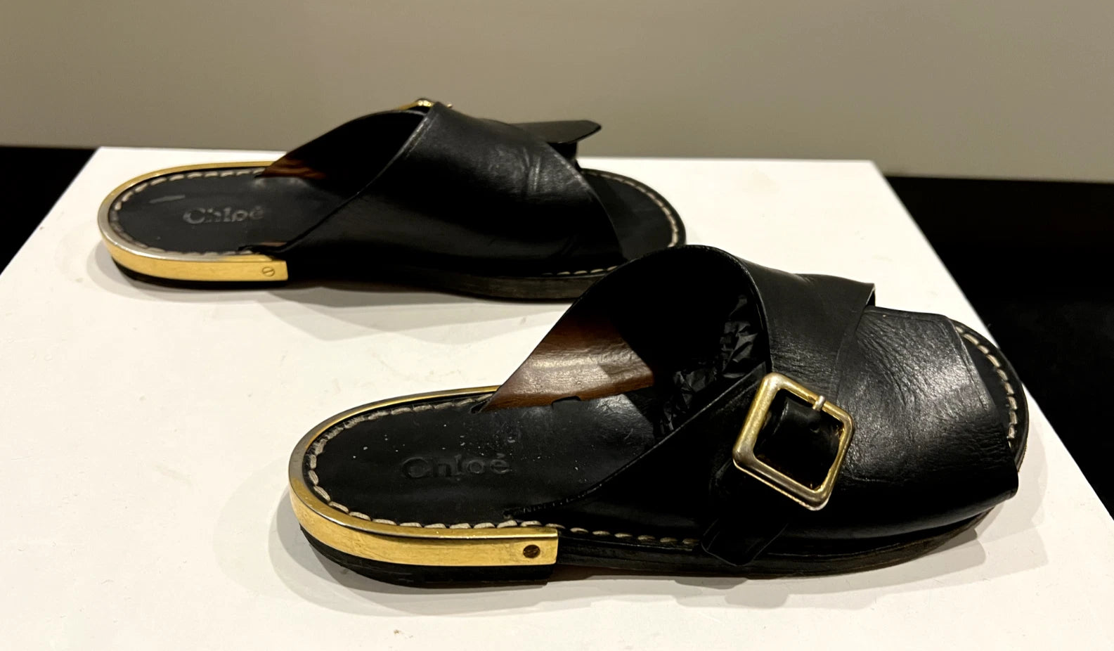 CHLOE Black Leather, 1 Buckle Slides, Sandals, Flats with Gold-tone Trim 36EU/5