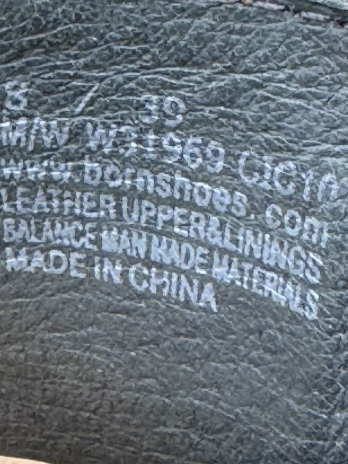 Born Handcrafted Black Leather Comfort Thong Sandals Adjustable Strap sz 8, 39