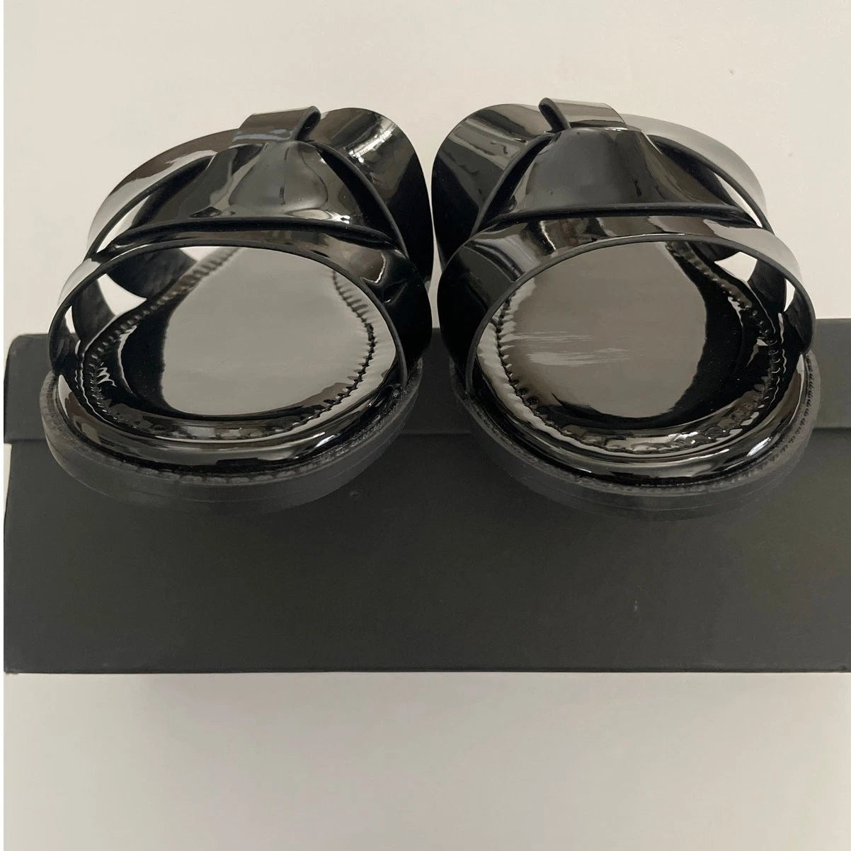 Fashion To Figure Women's Tiana Flat Sandal - 9 Wide Width New