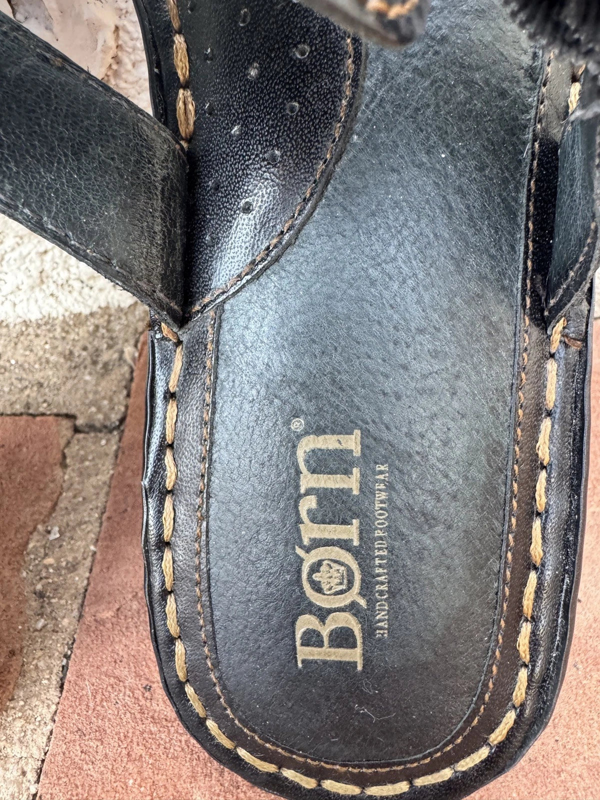 Born Handcrafted Black Leather Comfort Thong Sandals Adjustable Strap sz 8, 39