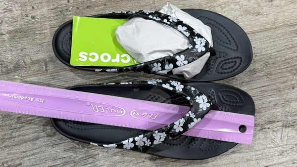 NEW CROCS W7 KADEE II TROPICAL FLORAL / BLACK FLIP.  RELAXED FIT. STYLE 205635