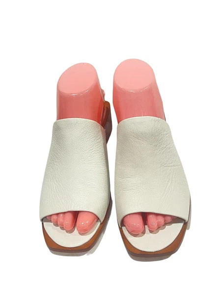 FRYE Lucia  Women’s White Leather Sandals Casual Summer Mules Size 7.5 M