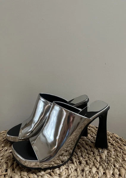 Stella Mccartney Ladies Silver Metallic Elsa Mirror Slide Sandals Mules, 39, 9