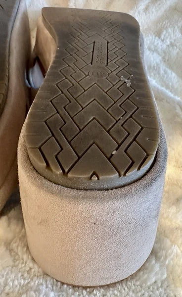 Gentle Souls Mikenzie Suede Platform Sandals Cream Sz 11 Criss Cross Straps EUC