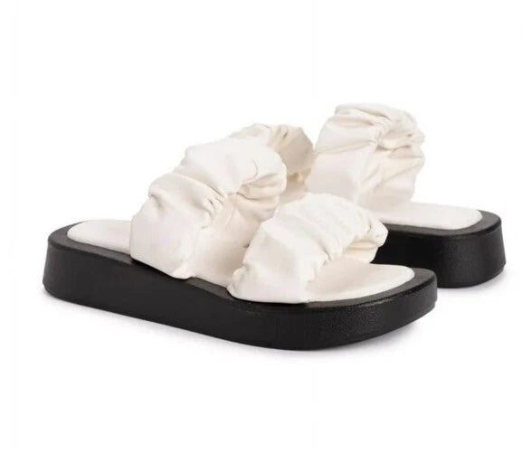 MUK LUKS Women's Club South Beach Sandals -White/Black Size 7