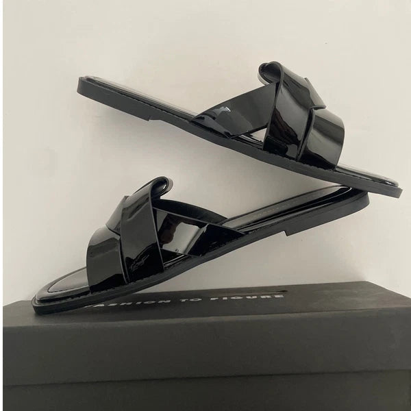 Fashion To Figure Women's Tiana Flat Sandal - 9 Wide Width New