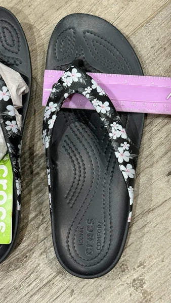 NEW CROCS W7 KADEE II TROPICAL FLORAL / BLACK FLIP.  RELAXED FIT. STYLE 205635