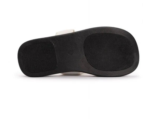 MUK LUKS Women's Club South Beach Sandals -White/Black Size 7