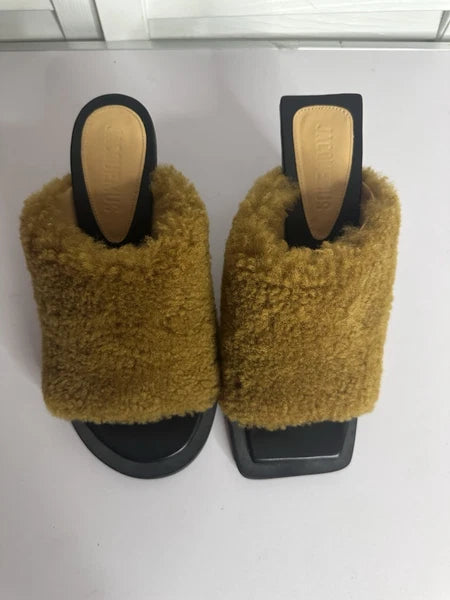 Jacquemus Les Mules Carre Rond Khaki Lambswool Shearling Heel Sandal Designer 39