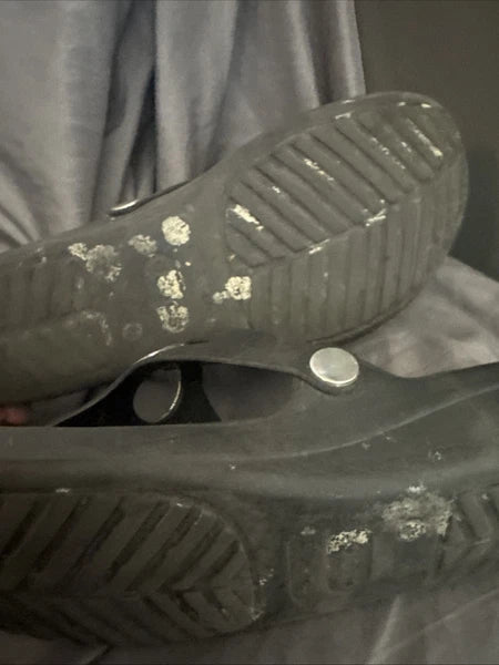 Crocs Sanrah Sandals Women Sz 8 Black Slip Thong Style Faux Metal Ring See Pics