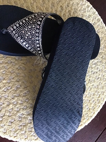 Skechers Yoga Foam Women’s Flip flop Sandels Size 9 Navy…Silver Rhinestones